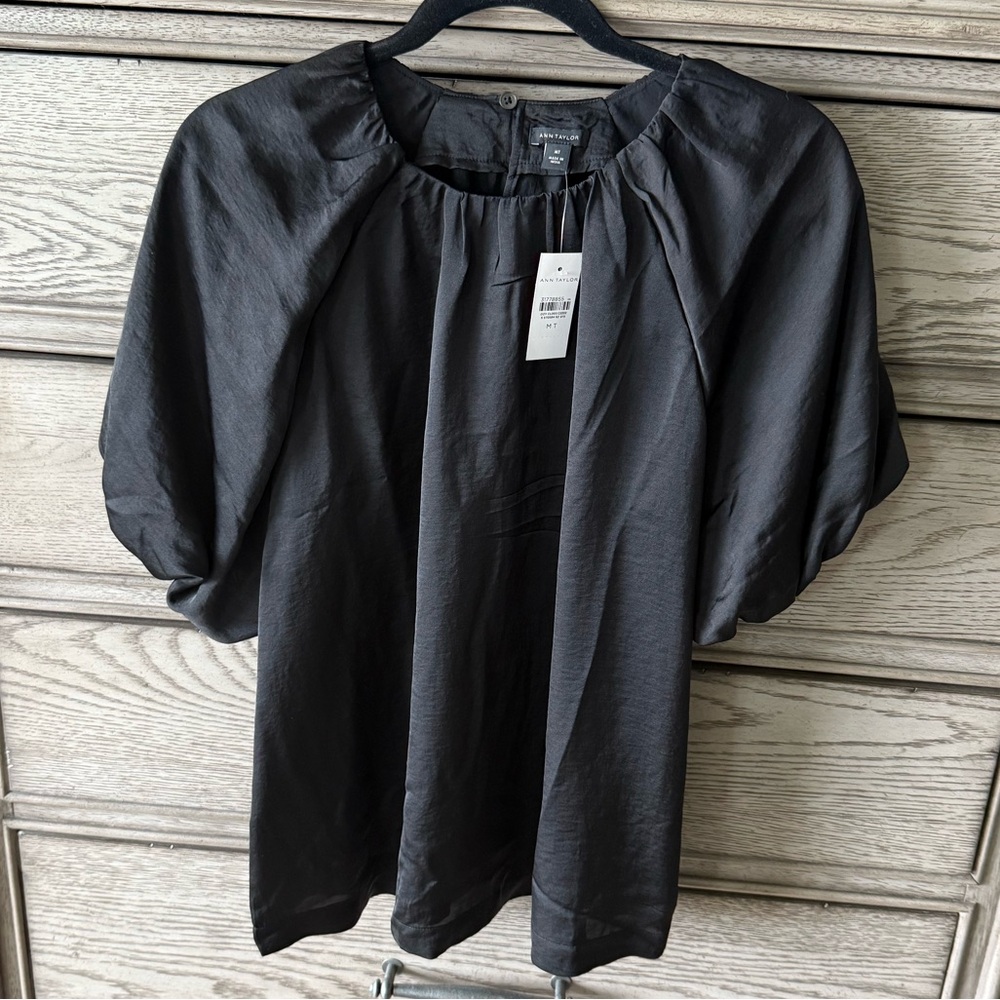 NWT puff sleeve blouse